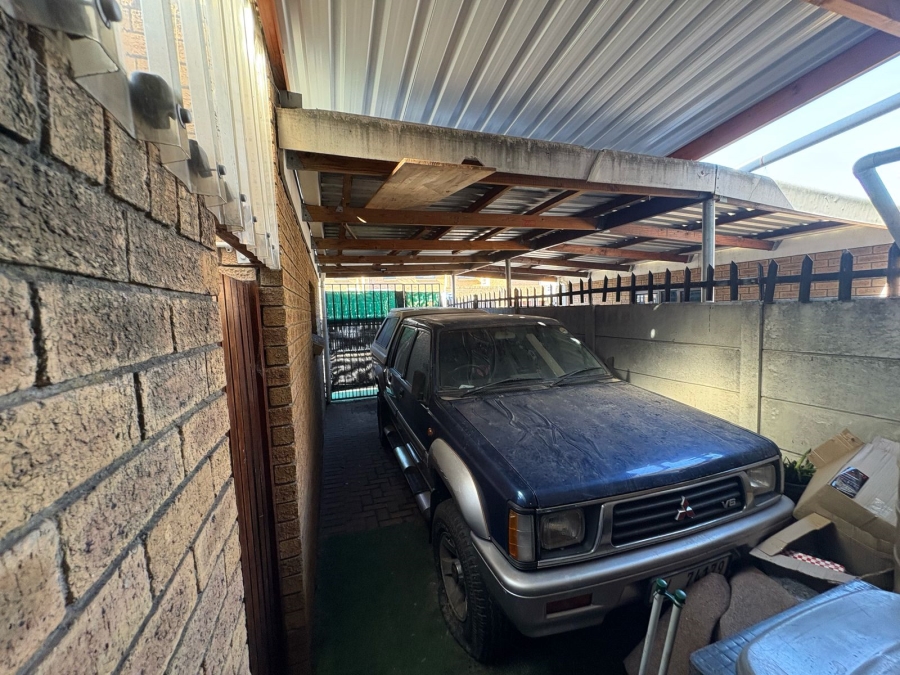 2 Bedroom Property for Sale in Labiance Estate Western Cape